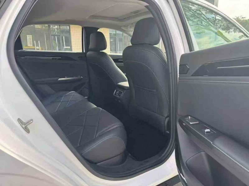 珠海25年吉利银河5