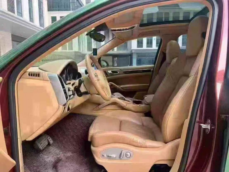 广州11年保时捷卡宴7