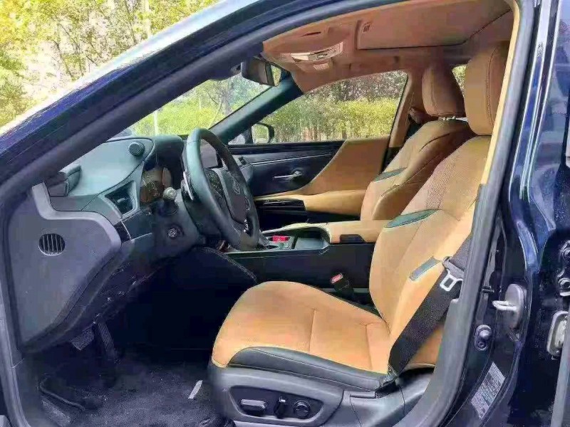 广州23年雷克萨斯ES7