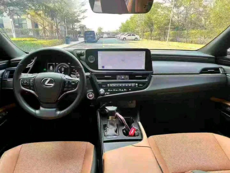 广州23年雷克萨斯ES9