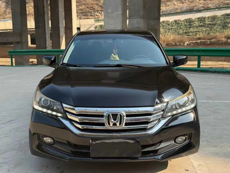 兰州16年本田雅阁1