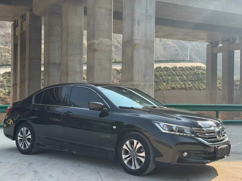 兰州16年本田雅阁3