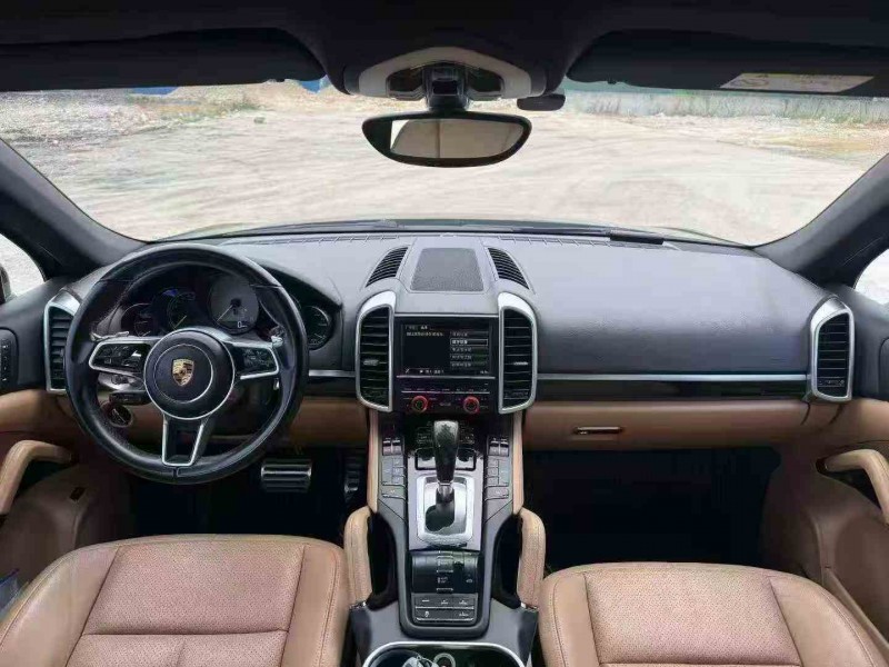 钦州16年保时捷卡宴6