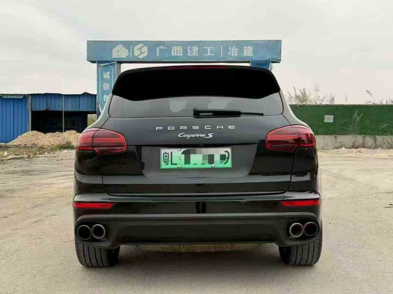 钦州16年保时捷卡宴9