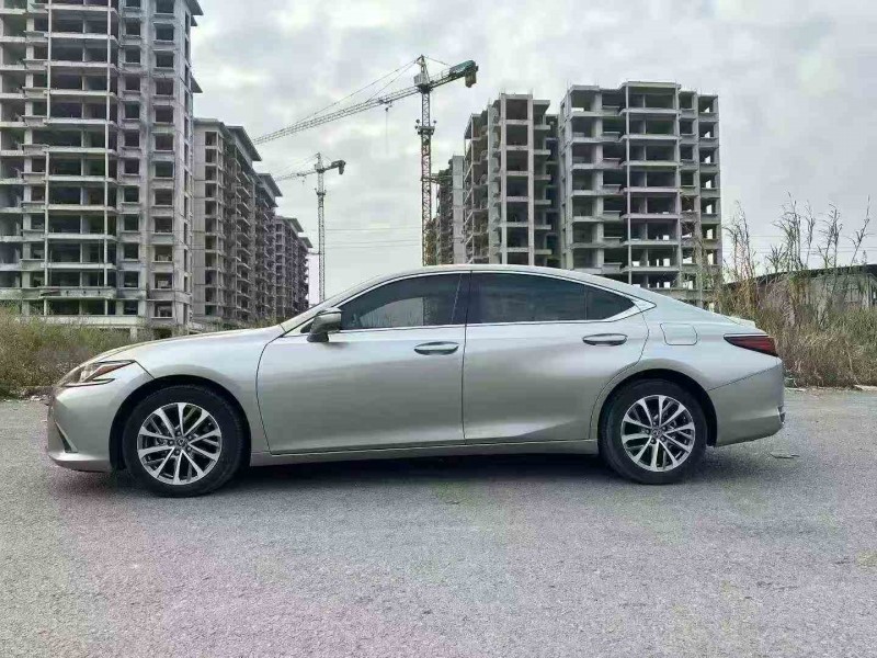 北海24年雷克萨斯ES6