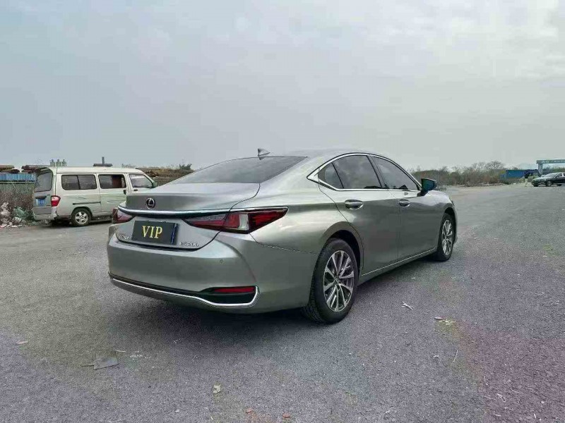 北海24年雷克萨斯ES7