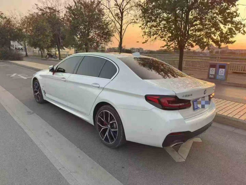 北海22年宝马5系8