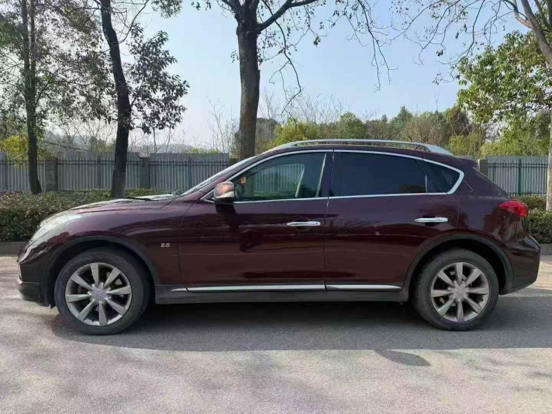 常德16年英菲尼迪QX507