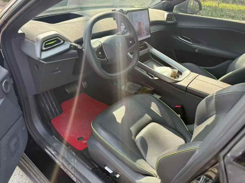 益阳25年极狐汽车阿尔法5