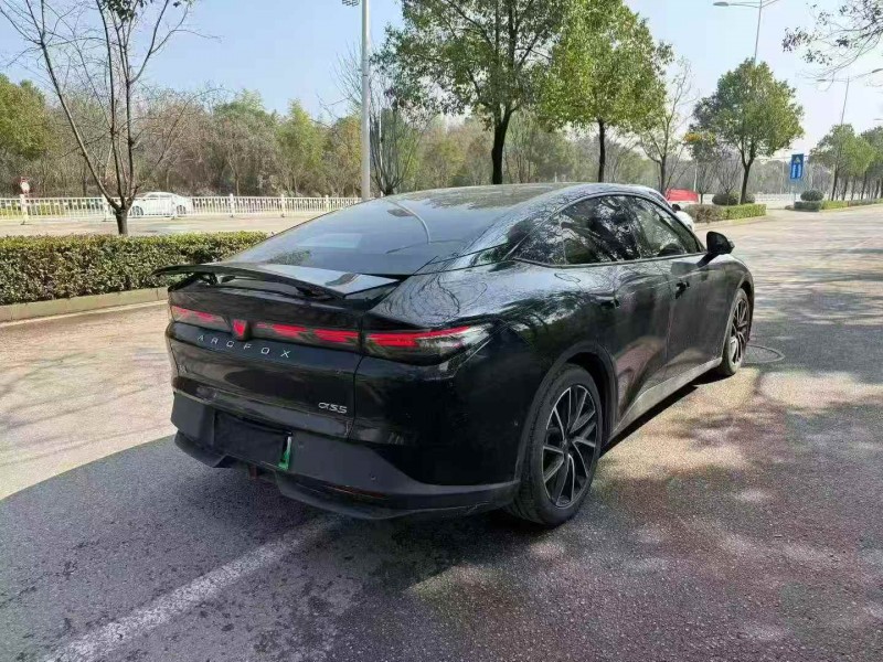 益阳25年极狐汽车阿尔法7