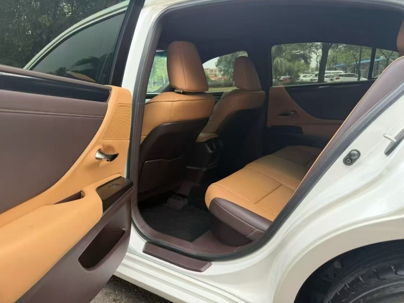 广州20年雷克萨斯ES5