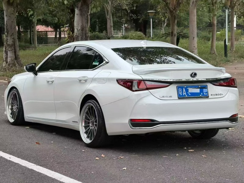 广州20年雷克萨斯ES7