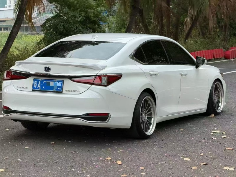 广州20年雷克萨斯ES8