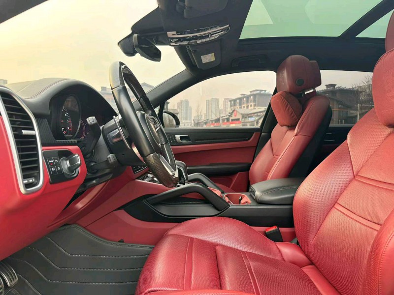 石家庄22年保时捷卡宴5