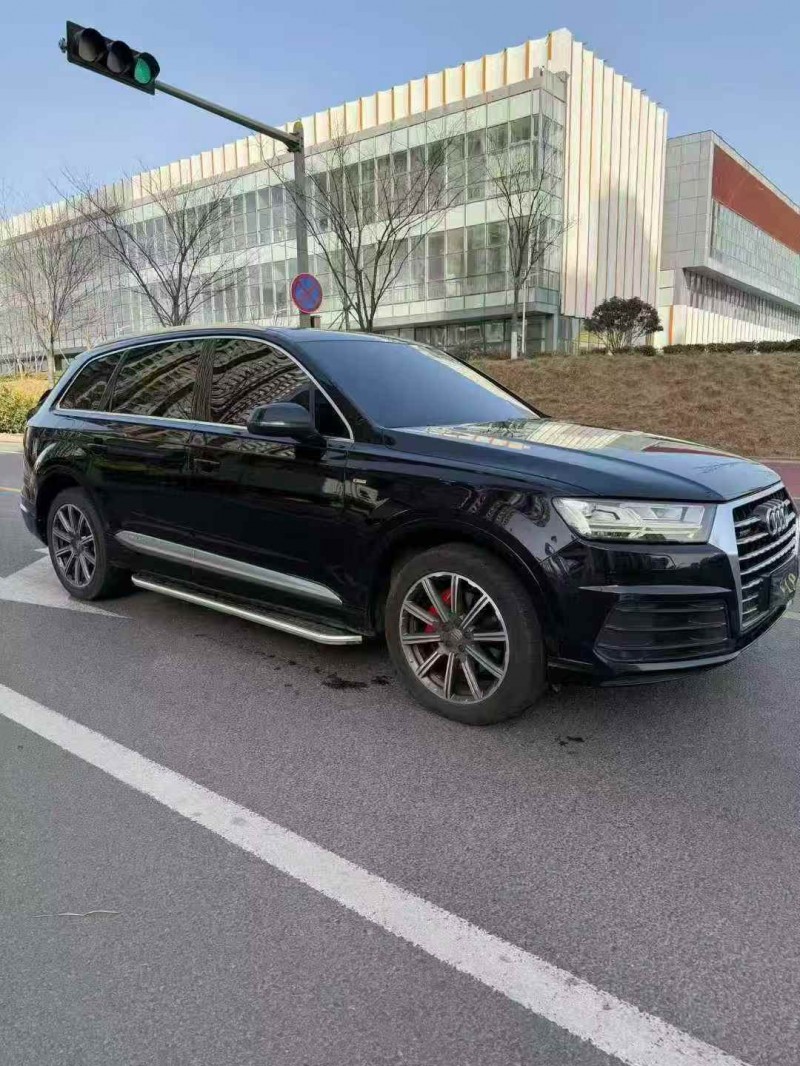 青岛16年奥迪Q73