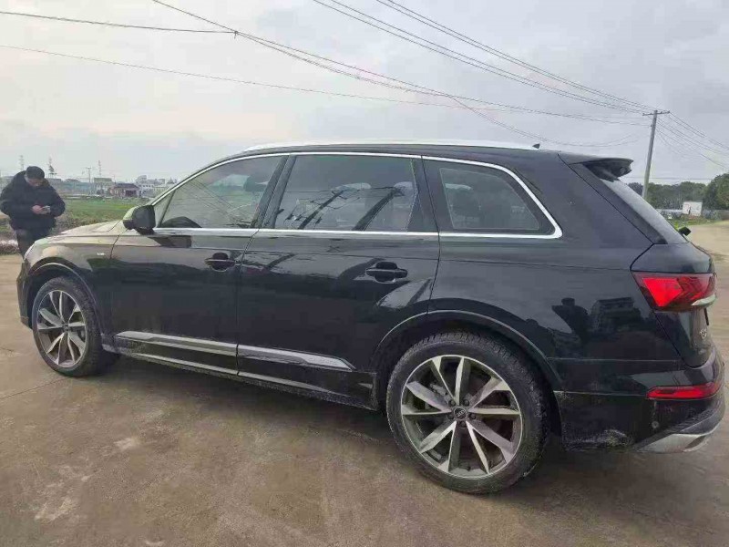 苏州22年奥迪Q78