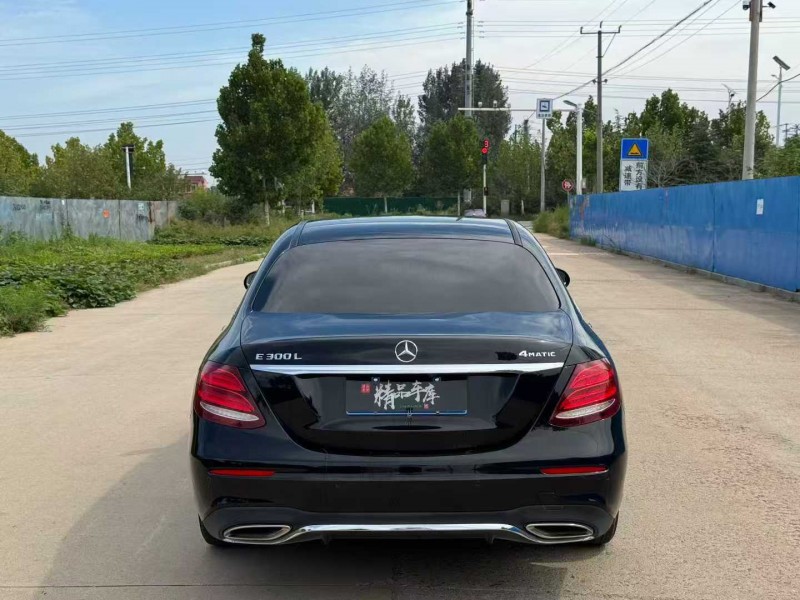 青岛18年奔驰E8