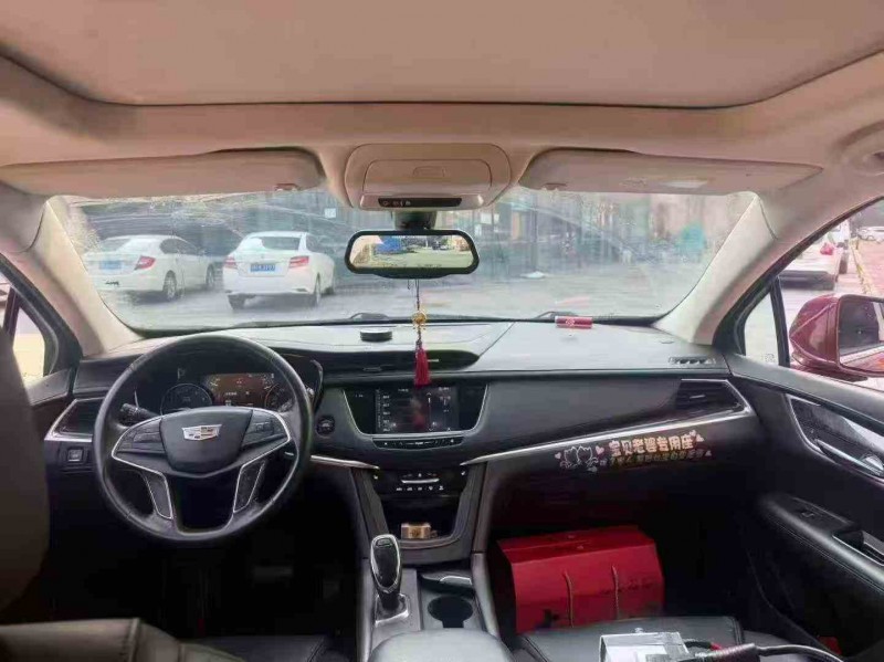 绍兴17年凯迪拉克XT53
