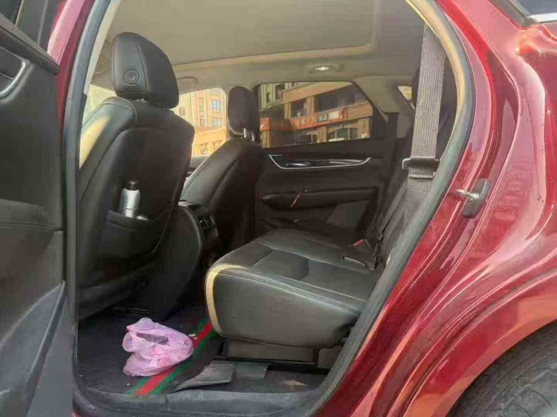 绍兴17年凯迪拉克XT54