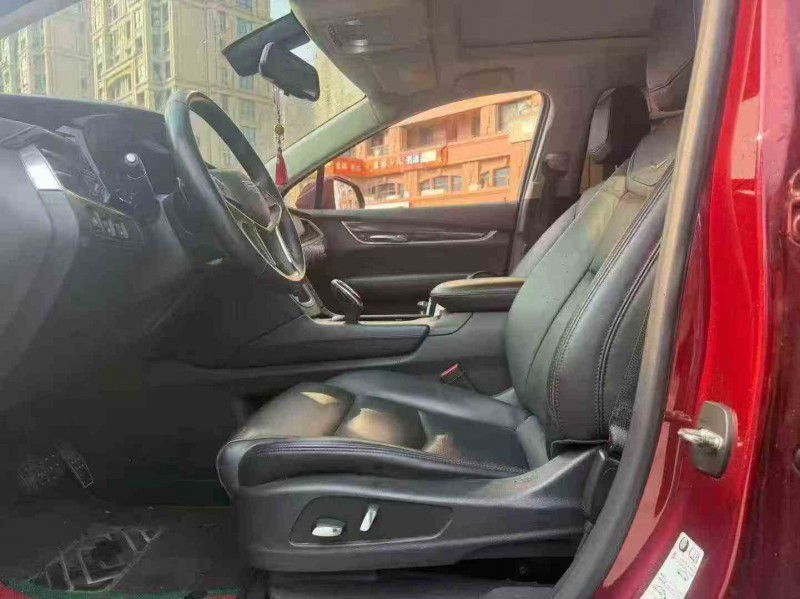 绍兴17年凯迪拉克XT55