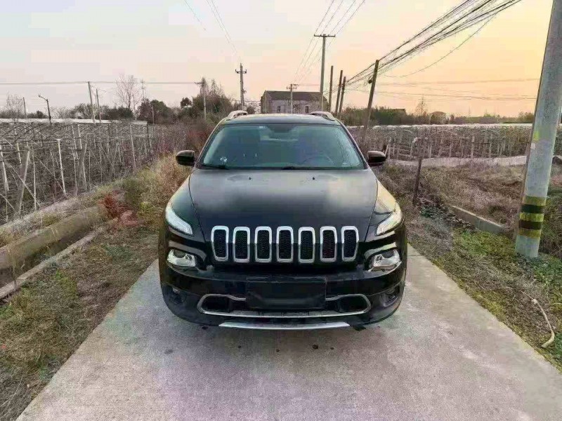 嘉兴20年Jeep自由光1