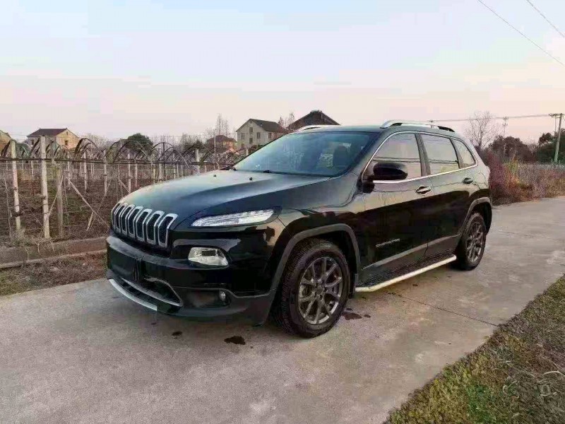 嘉兴20年Jeep自由光3