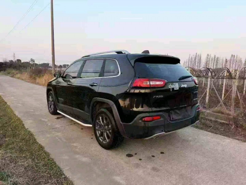 嘉兴20年Jeep自由光7