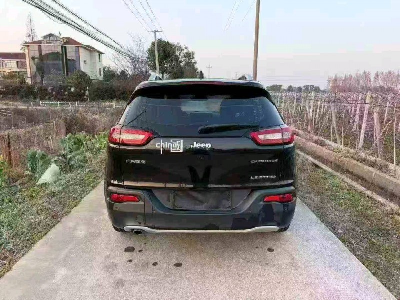 嘉兴20年Jeep自由光9