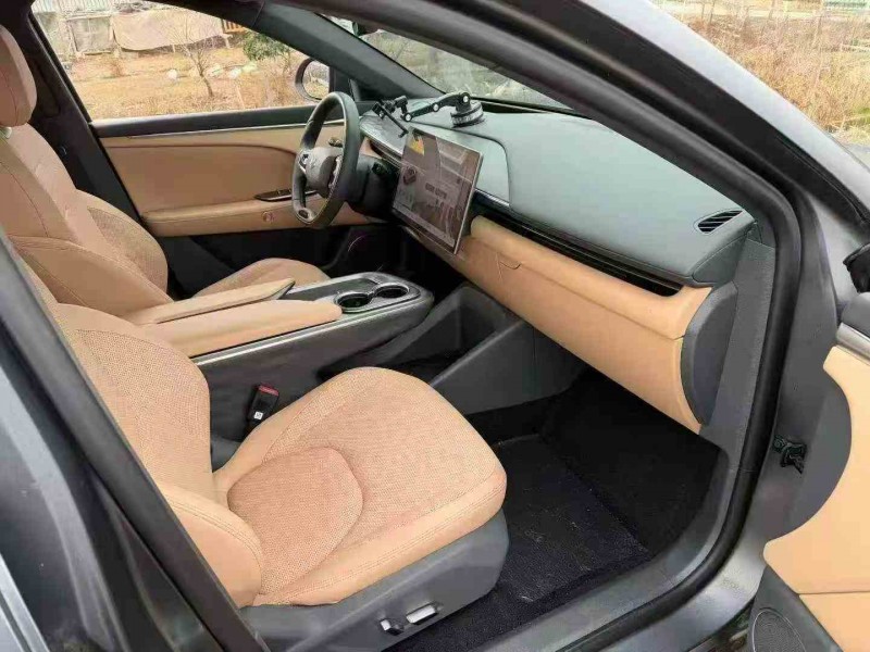 嘉兴25年极狐汽车阿尔法4