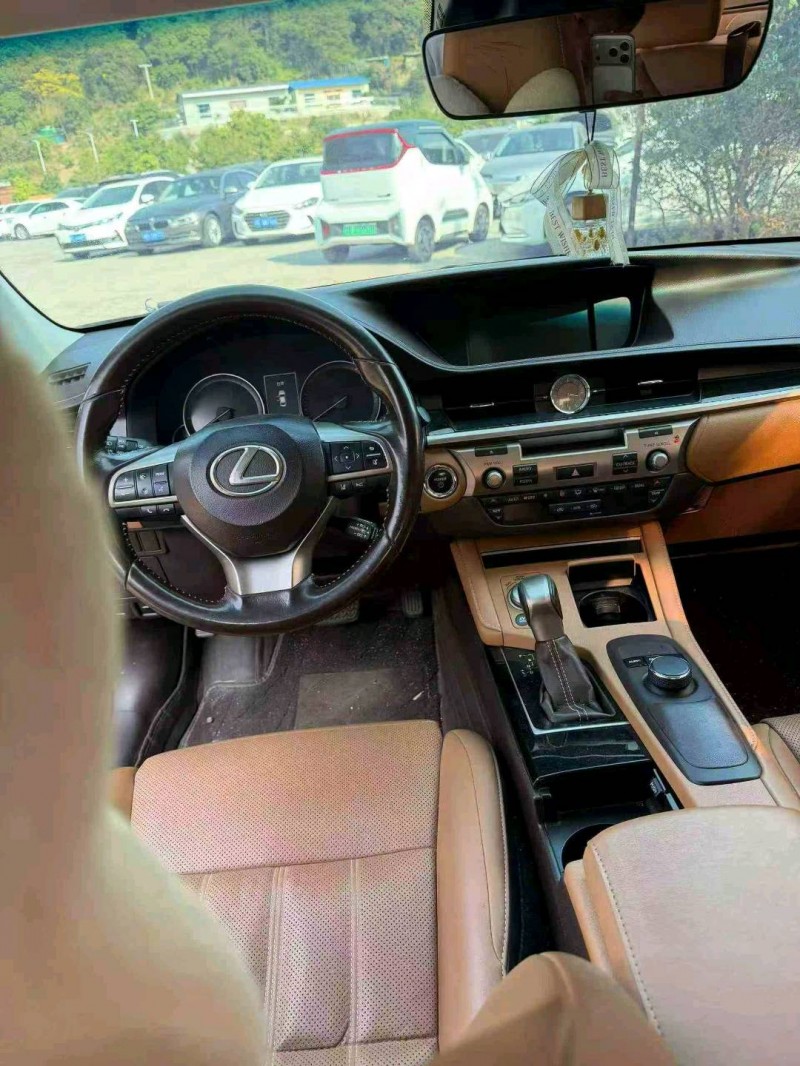 北海16年雷克萨斯ES5