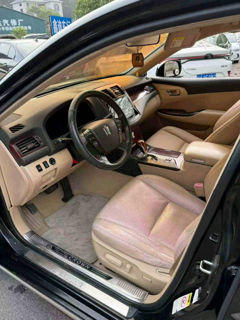 钦州11年丰田皇冠3