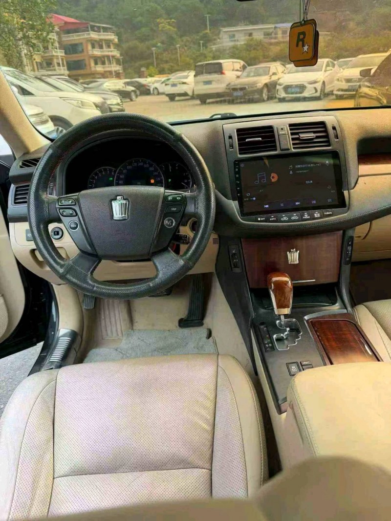 钦州11年丰田皇冠4