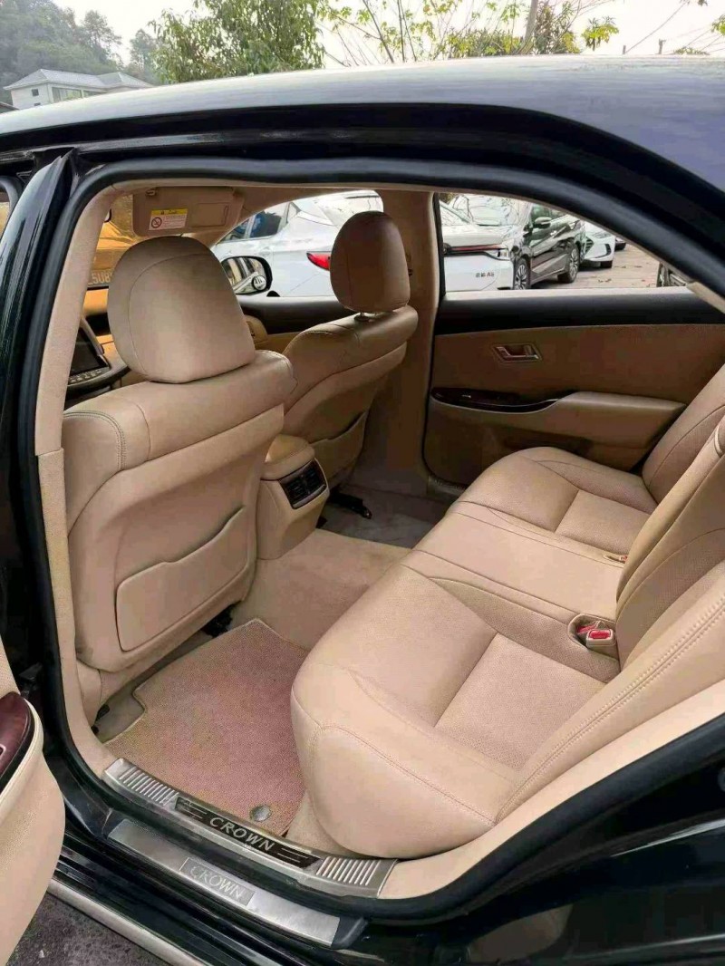 钦州11年丰田皇冠5