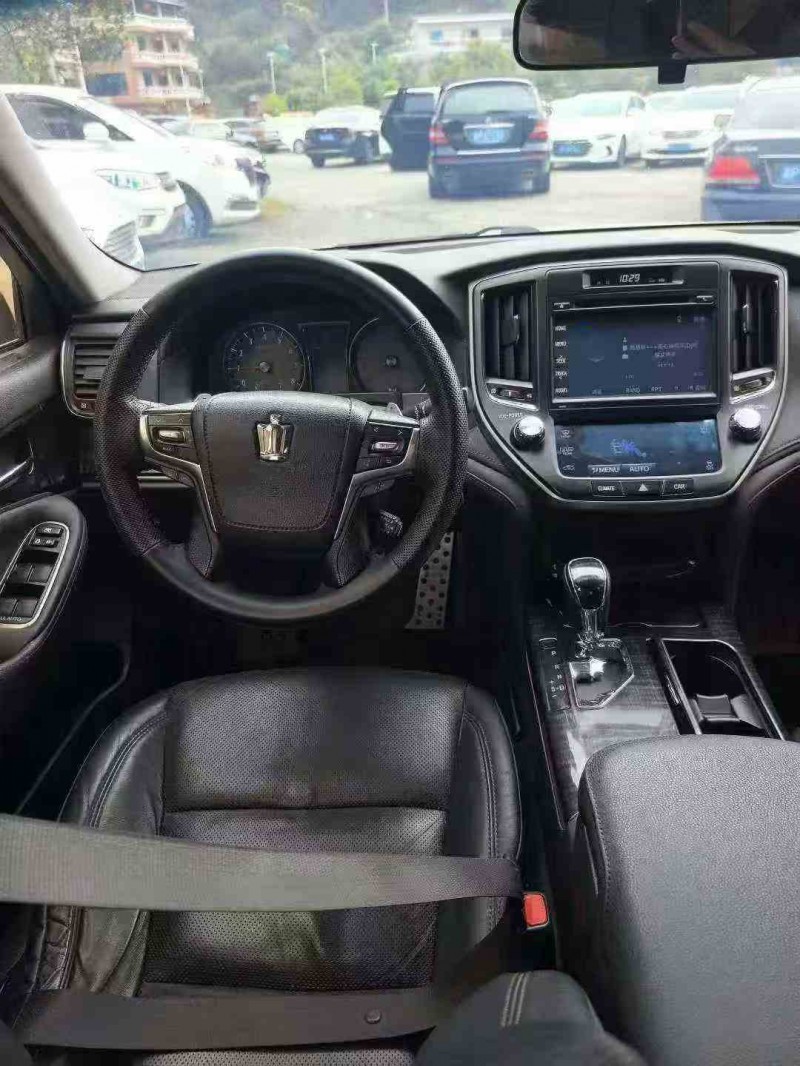 桂林16年丰田皇冠4