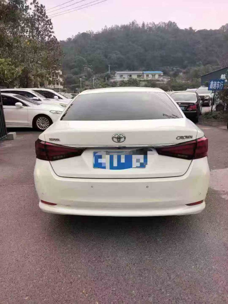 桂林16年丰田皇冠6
