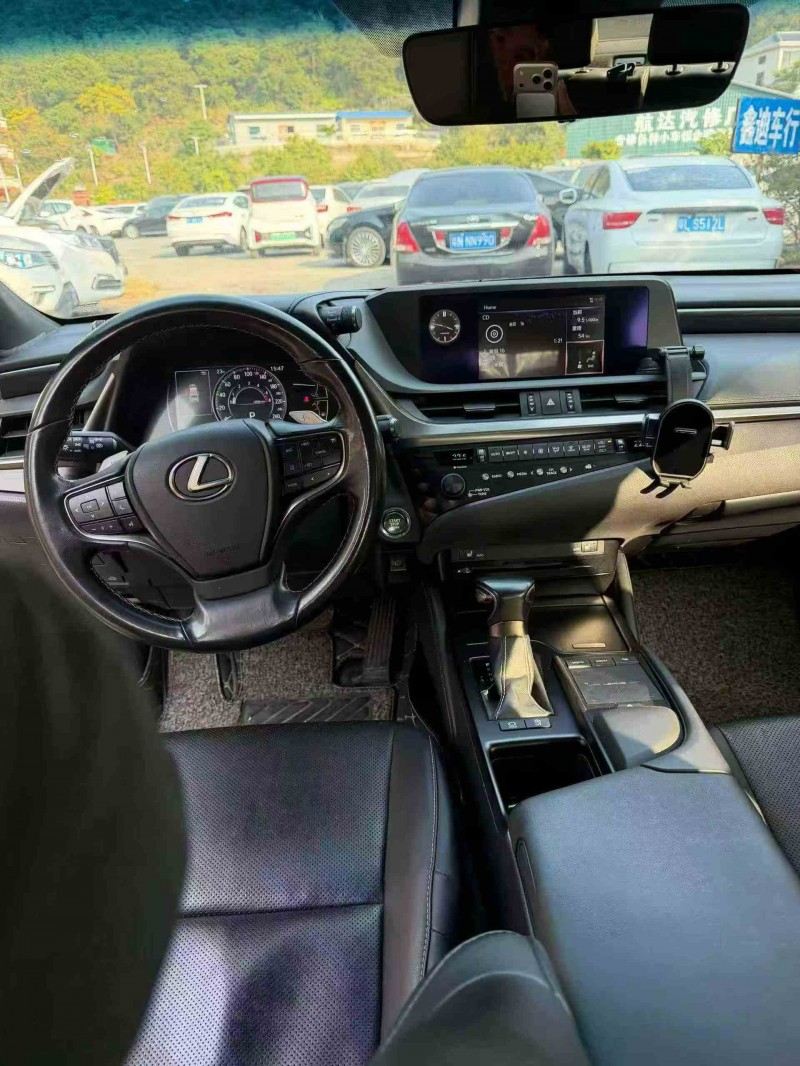 桂林19年雷克萨斯ES4