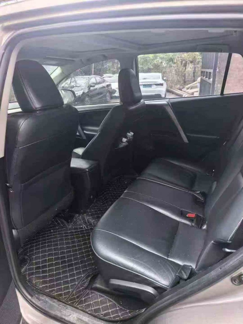 钦州17年丰田RAV4荣放5