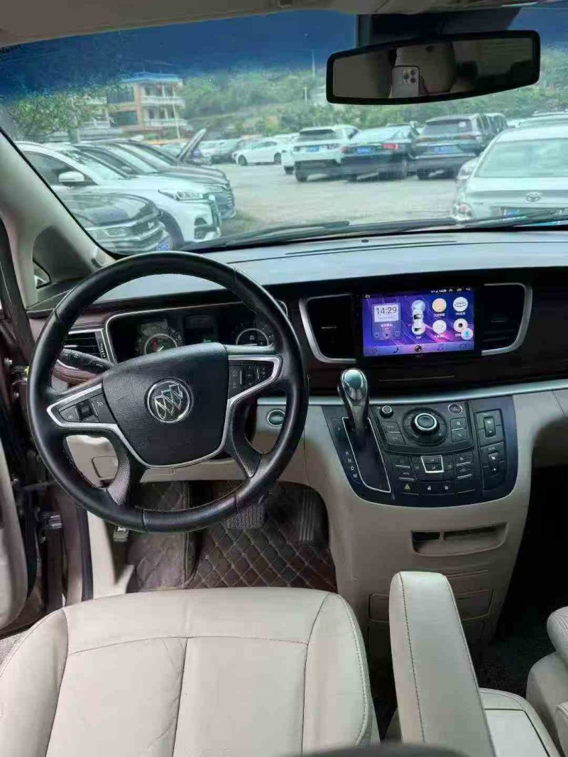 玉林19年别克GL84