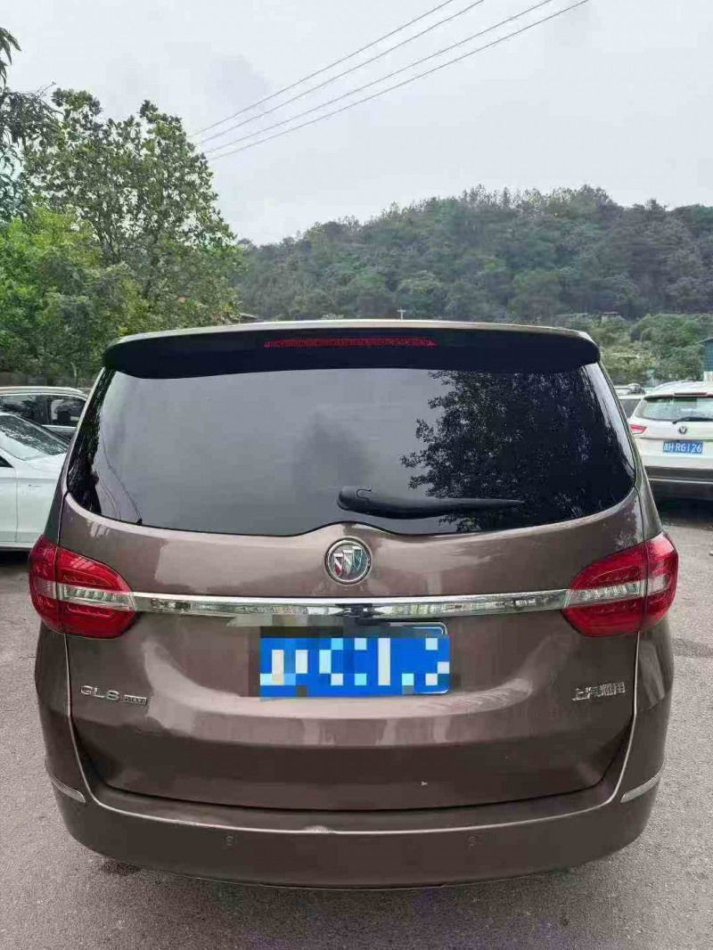 玉林19年别克GL85