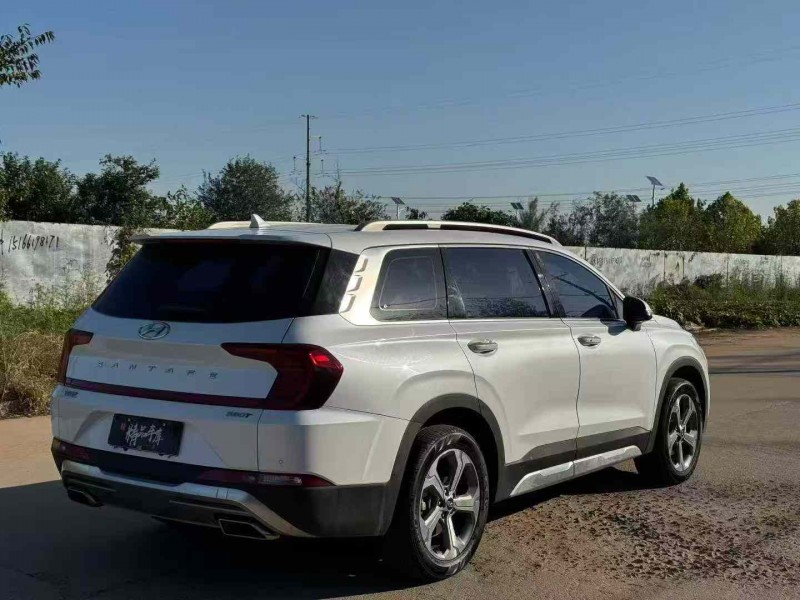 青岛21年现代全新胜达8