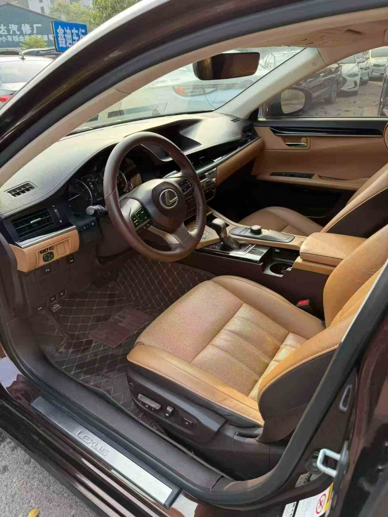 防城港16年雷克萨斯ES3