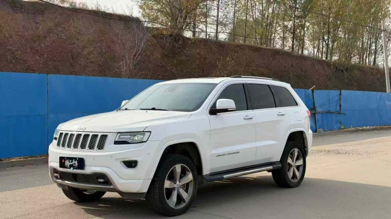 青岛17年Jeep大切诺基2