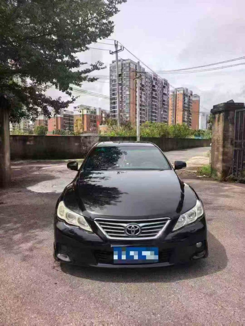 钦州12年丰田锐志1