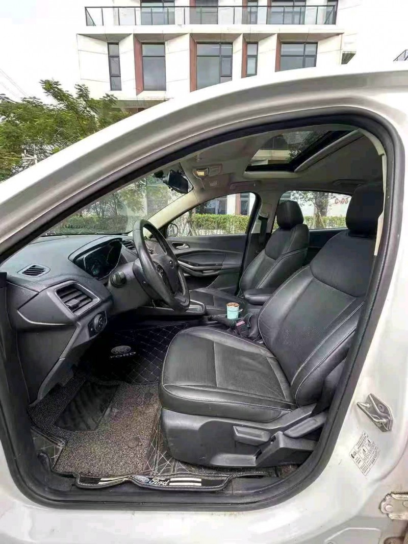 广州17年福特福睿斯5