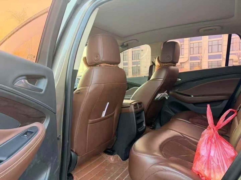 潍坊18年别克昂科威5