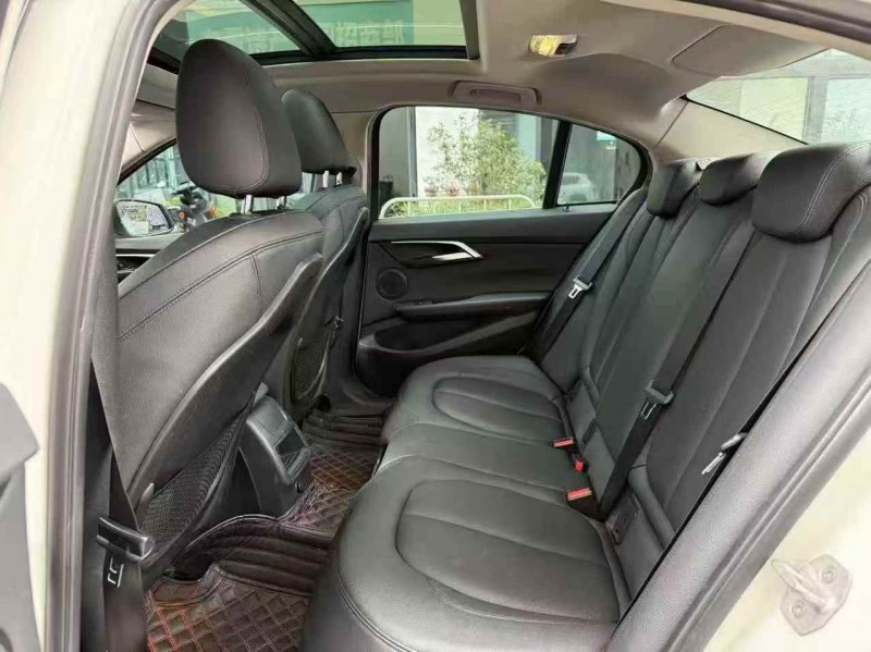 广州18年宝马1系7