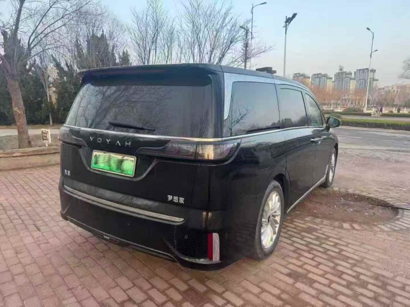 东营24年岚图汽车梦想家8