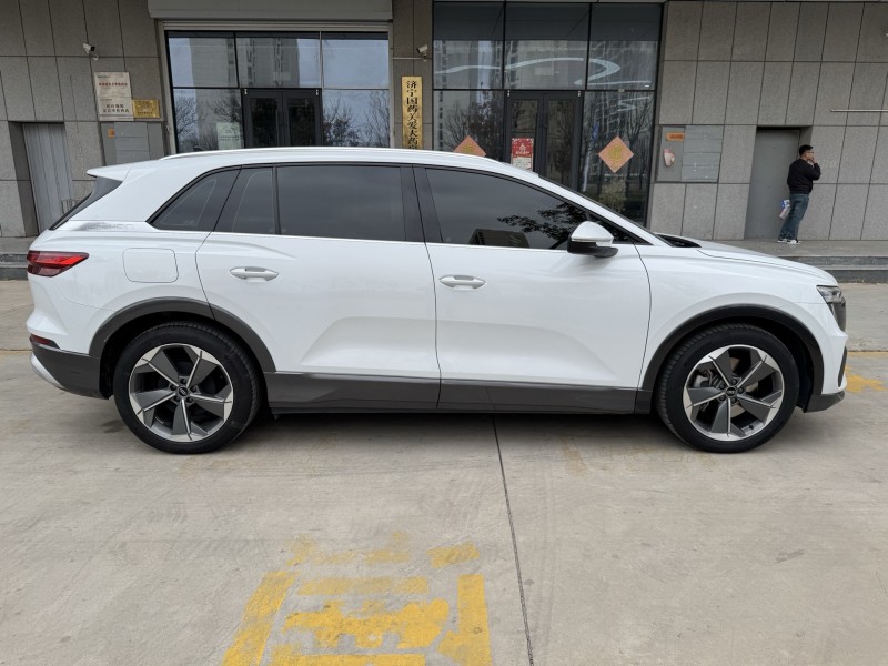 济宁23年奥迪Q57