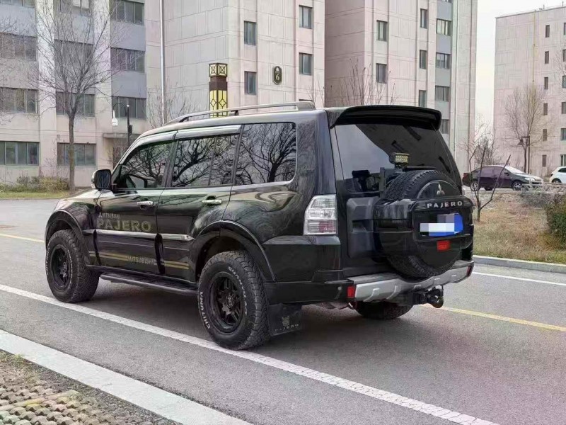 济宁13年三菱帕杰罗6