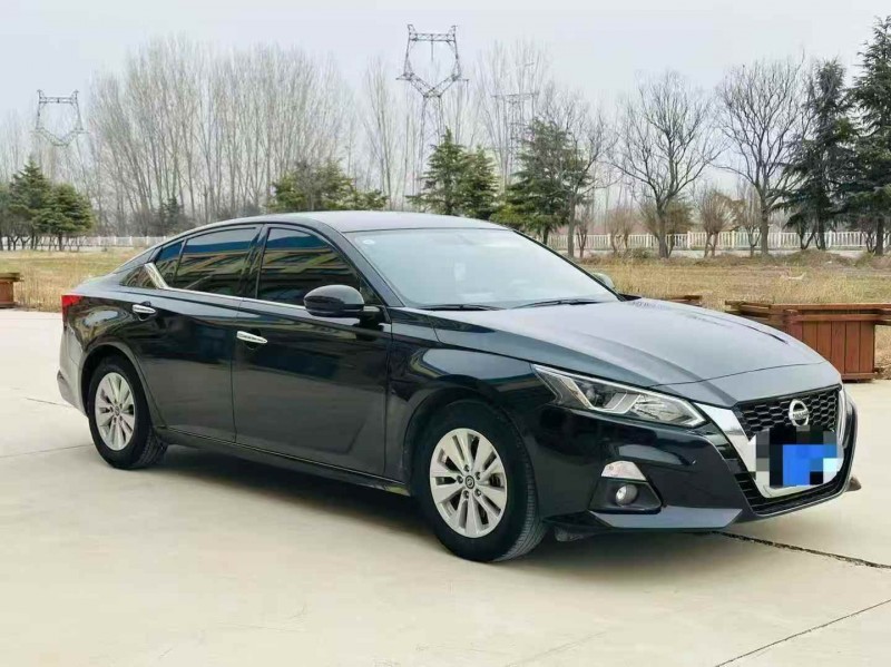 济宁22年日产天籁3